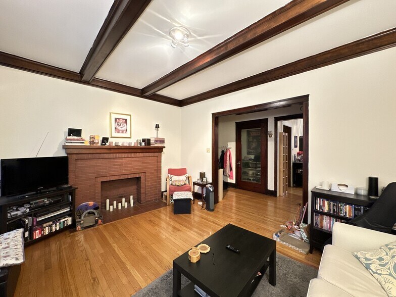Building Photo - 6302 N Glenwood Ave