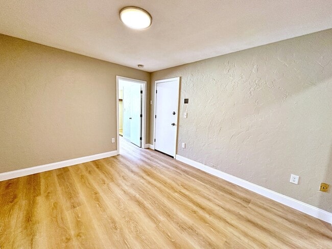 Building Photo - 89 Cottage St