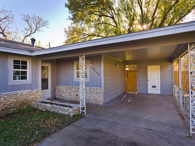 Building Photo - 1800 Celeste Cir