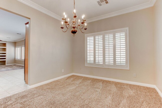 Building Photo - 809 Royal Birch Ln