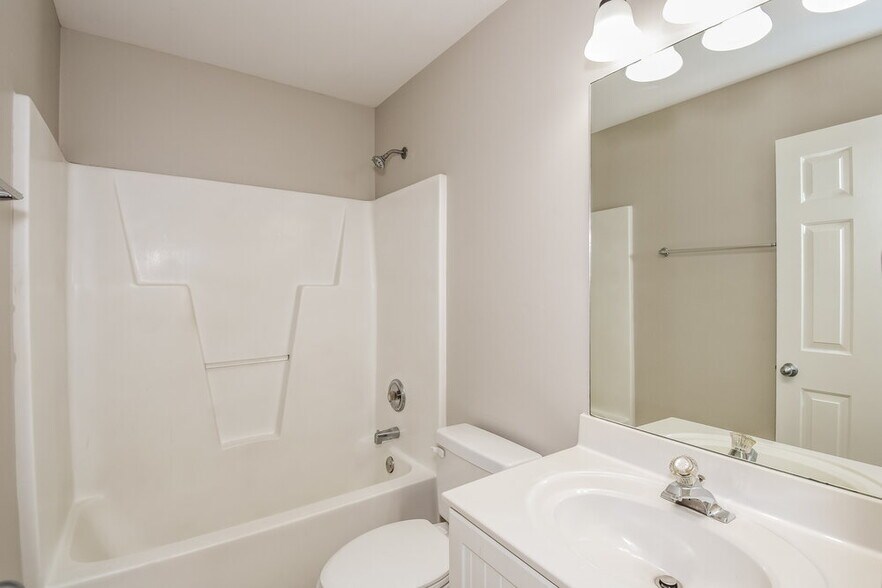 Building Photo - 226 Elmbrook Ln