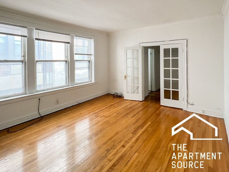 Building Photo - 432 W Surf St