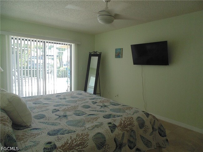 Building Photo - 4011 SW 2nd Ave