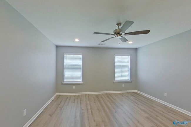 Building Photo - 395 Angela St