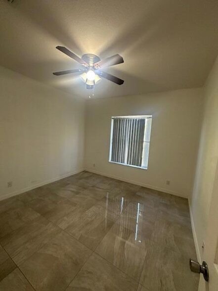 Building Photo - 368 NW Bayshore Blvd