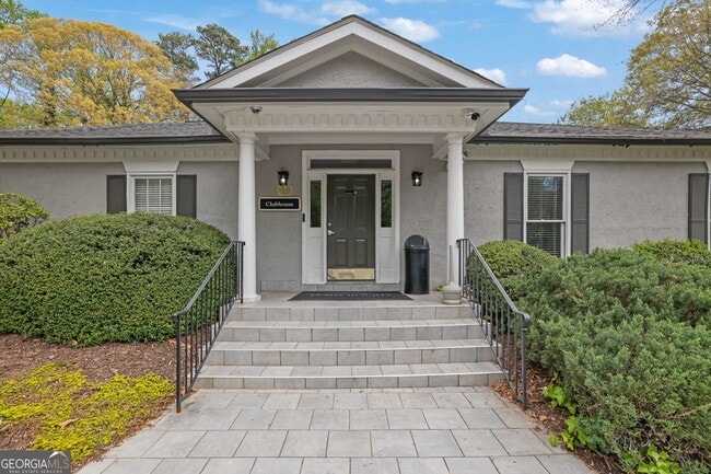 Building Photo - 1104 Pine Heights Dr NE