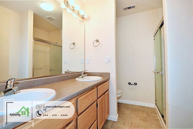 Building Photo - 1294 Mighty Oak Ln