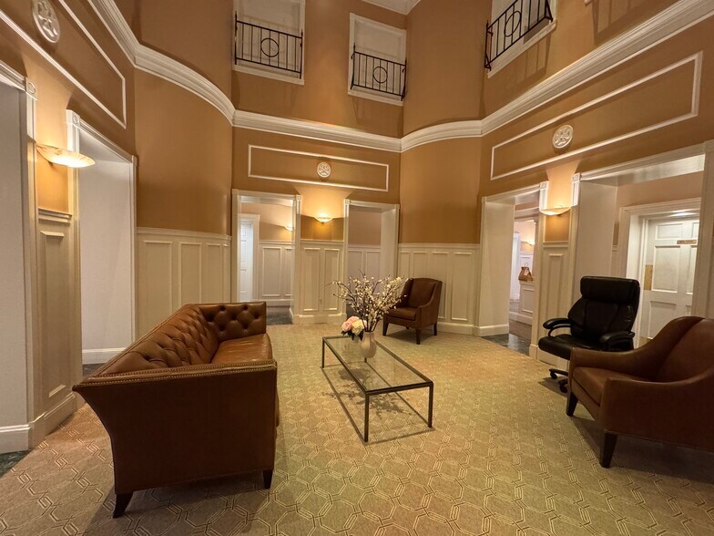 Building Photo - 416 Marlborough St