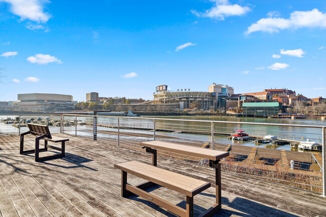 Building Photo - CityView at Riverwalk - Available January 2026! Gorgeous UNFURNISHED 2 bed/w 2 bath (both ensuite...