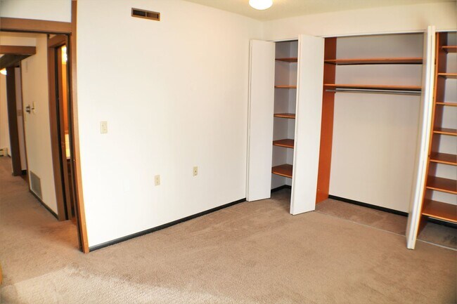 Building Photo - 16 Green Mountain Dr