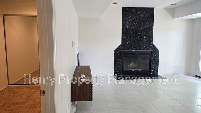 Building Photo - 4521 Briarglen Ln