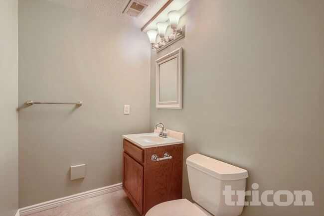 Building Photo - 5931 S Lima St