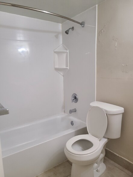 Building Photo - 8607 SW 68th Ct