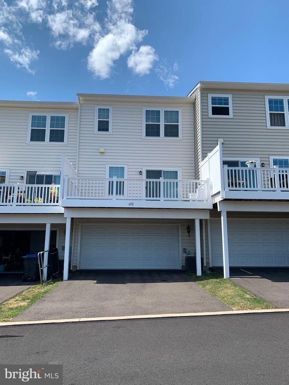 Building Photo - 652 E Chestnut St