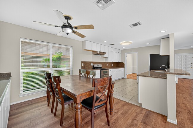 Building Photo - 10815 Shawnbrook Dr