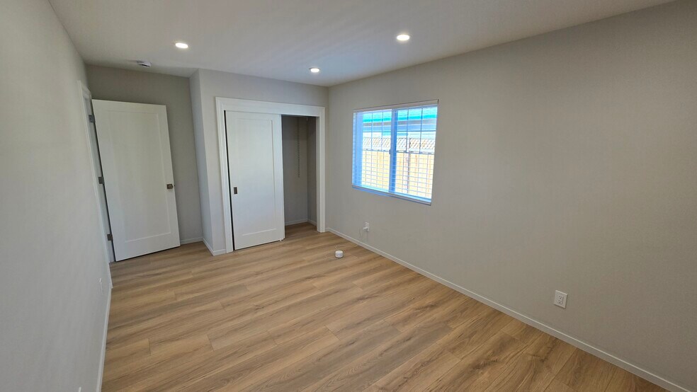 BR 4 - 740 Locust St