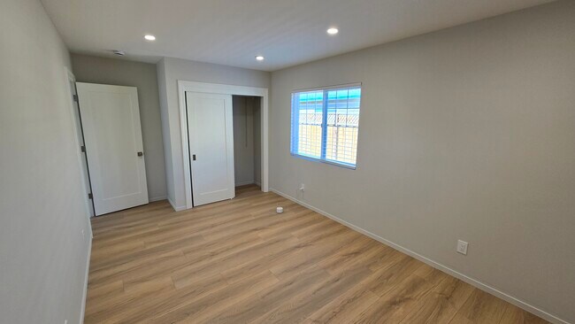 BR 4 - 740 Locust St