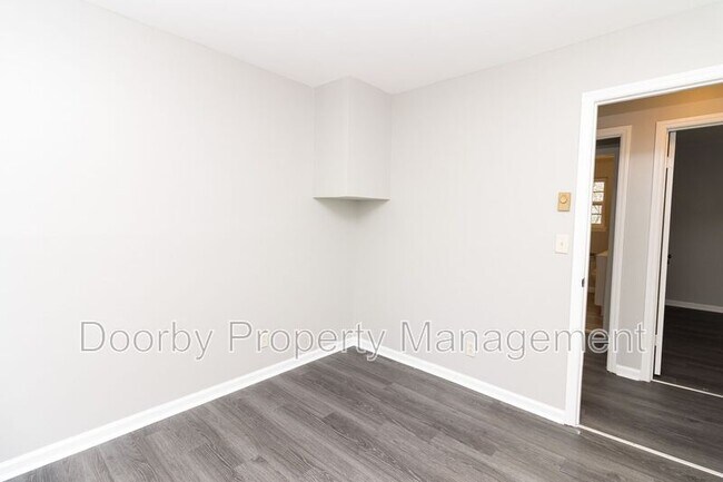 Building Photo - 6619 Fairview Rd