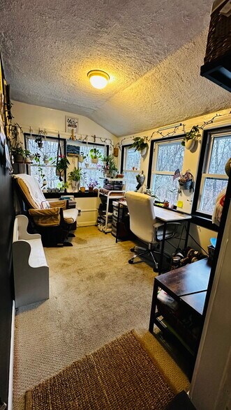 Building Photo - 139 Stetson St