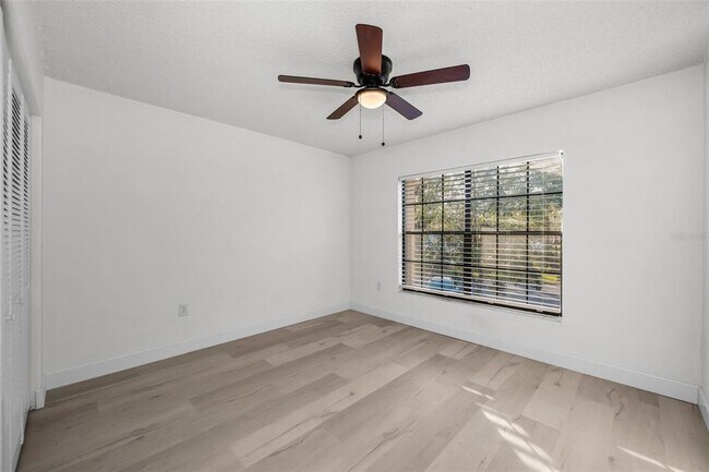 Building Photo - 3377 Crystal Ct E