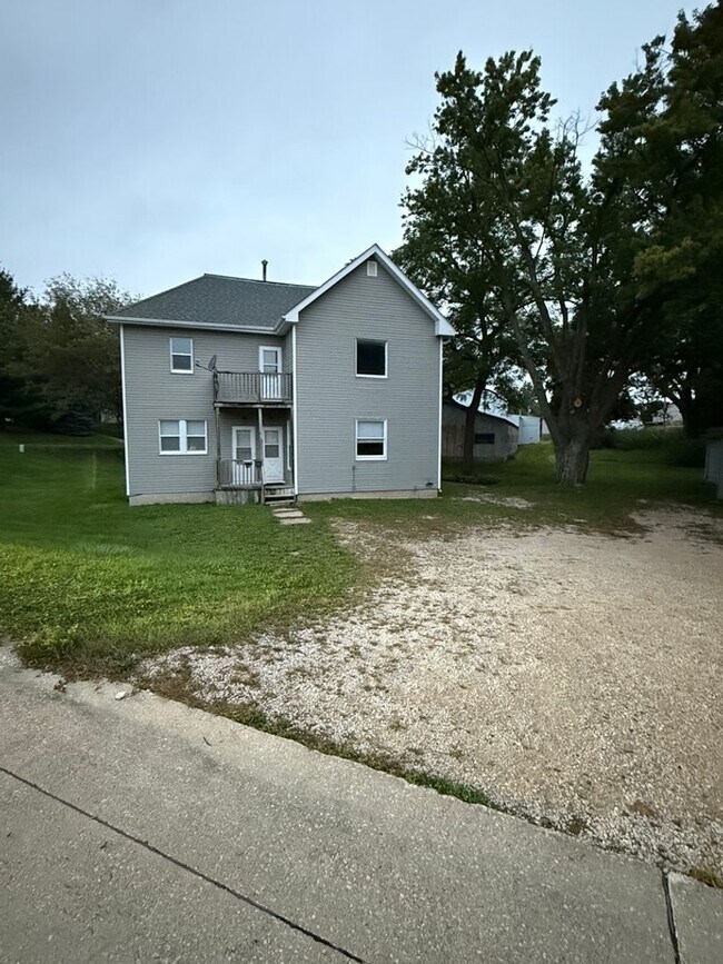 Building Photo - 106 Cherry St