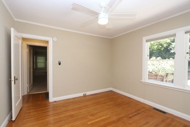 Building Photo - Piedmont Home with Bedroom Suite and Enclosed Yard