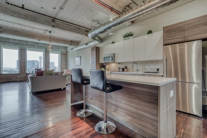 Building Photo - 500 S Ervay St