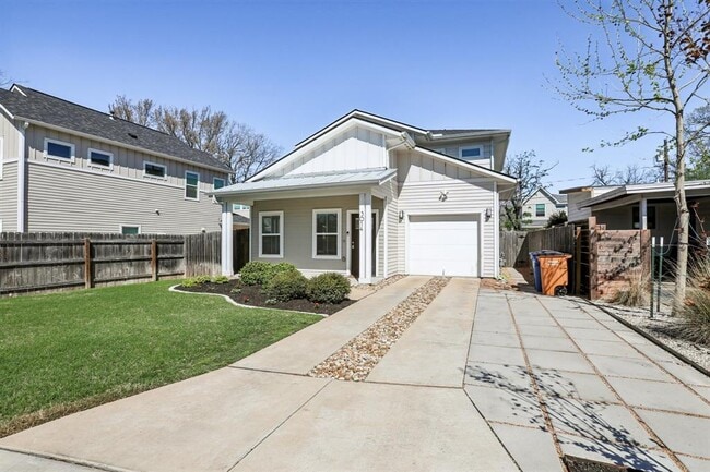 Building Photo - 3014 E 14th 1/2 St