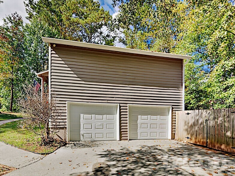 Building Photo - 5272 Ferry Creek Ln