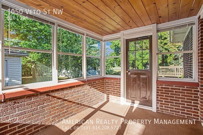 Building Photo - 1050 Veto St NW