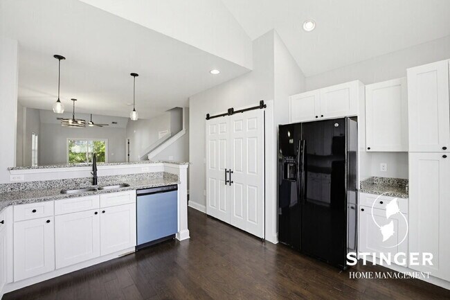 Building Photo - 379 Dante Cir