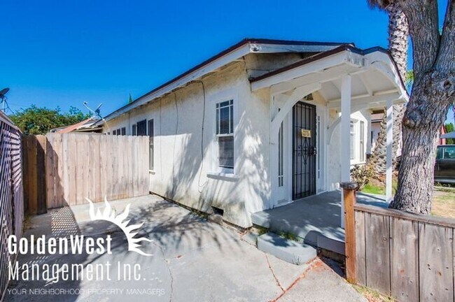 Building Photo - Charming 3Bdm 2Ba Home in the Normal Heights Community!