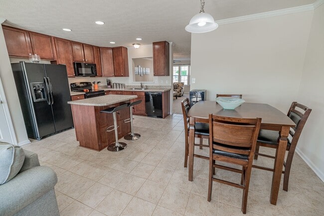 Building Photo - 210 Summerfield Dr