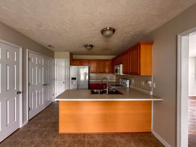 Building Photo - Lovely 3 Bed 2 Bath Plus Bonus Room Home in Raeford