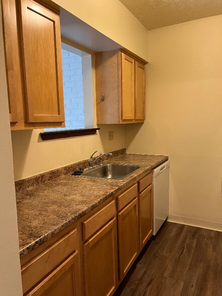 Building Photo - 2065 Sutton Ave