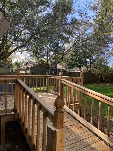 Building Photo - 114 Ellinor St