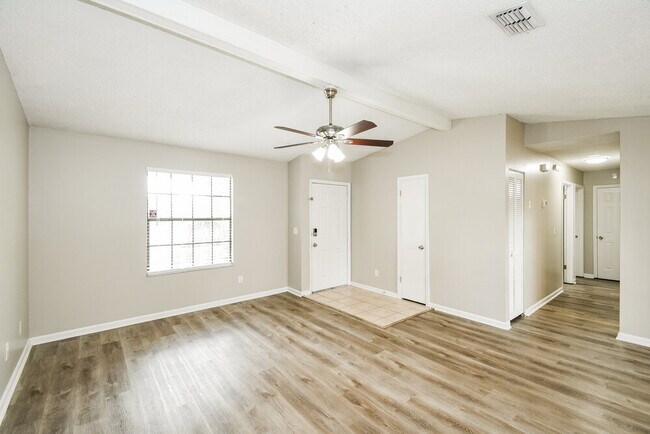 Building Photo - 8804 Falcon Trace Dr S