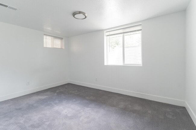 Building Photo - 360 N 200 W