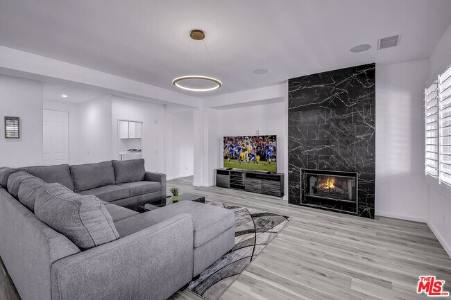 Building Photo - 82580 Yeager Way