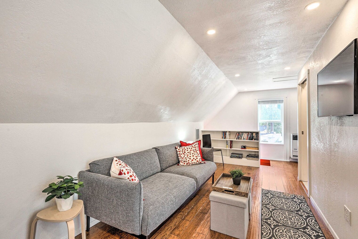 Building Photo - 420 Elati St