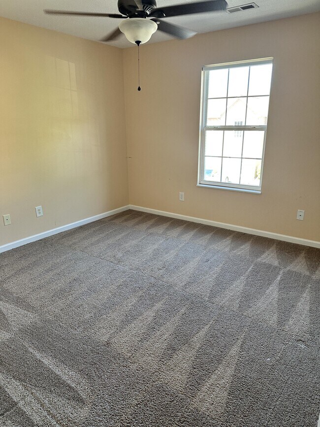 Building Photo - 1627 Maple View Way