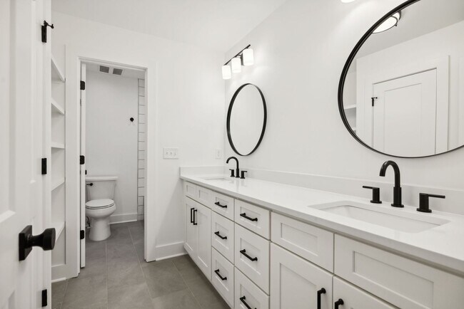 Building Photo - Completely renovated ranch 4BR/4BA ranch h...