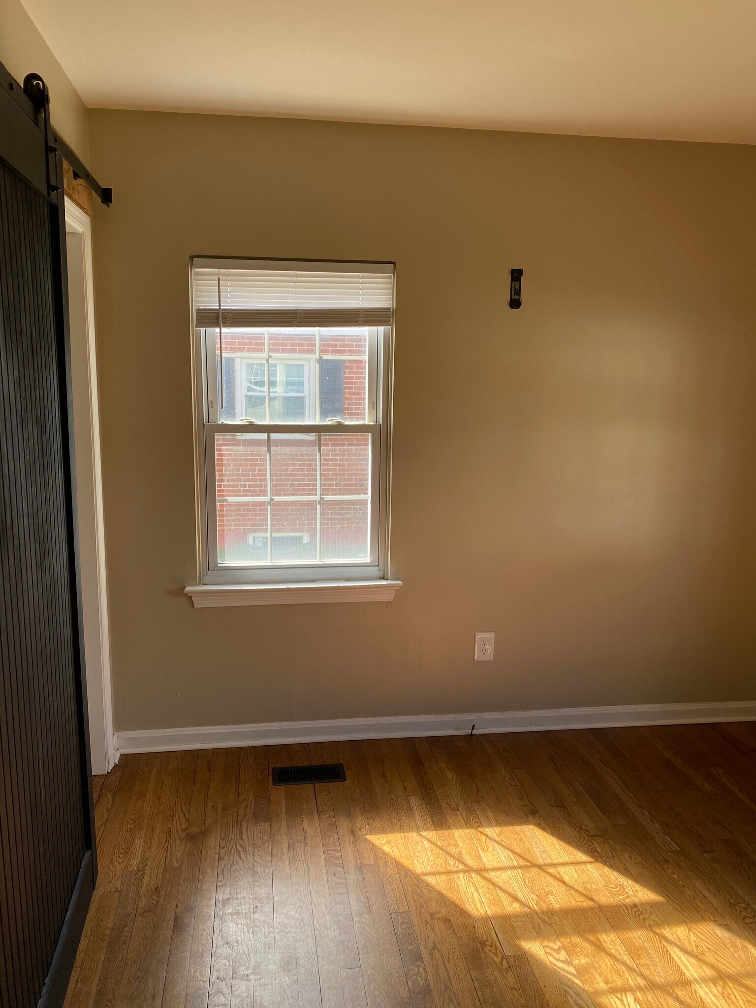 Building Photo - 216 Clymer Ave