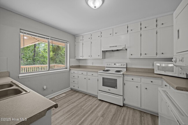 Building Photo - 125 Pirates Rd