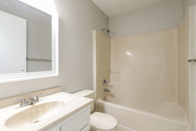 Building Photo - 2845 Collins Ave