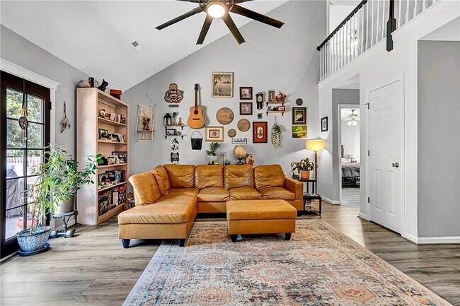 Building Photo - 4 Bedroom 2.5 Bathrooms