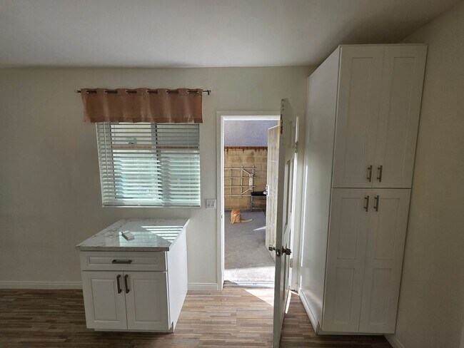 Building Photo - 524 W Greenwood Ave