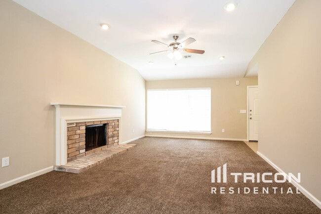 Building Photo - 12318 Flaxen Dr