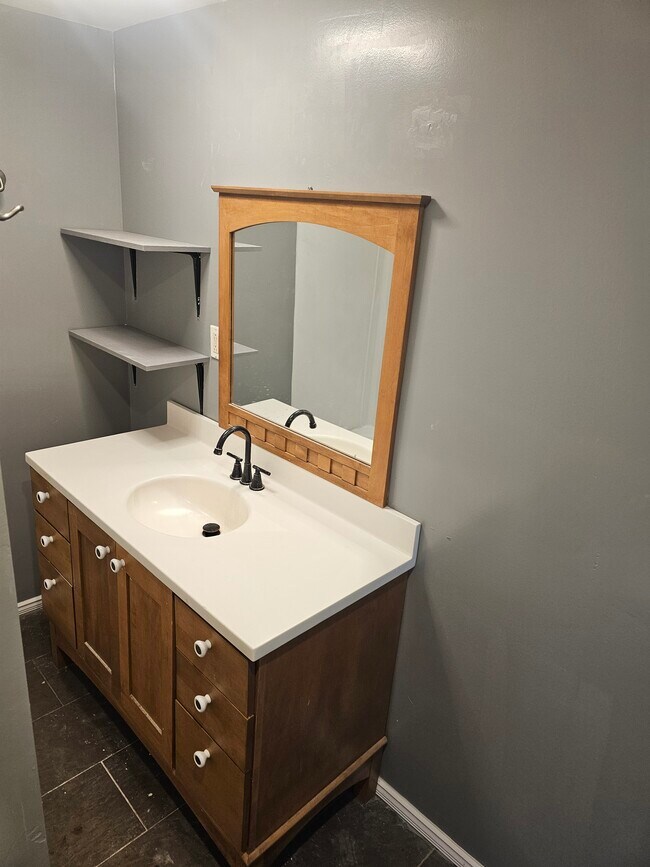 Building Photo - 3179 River Rd