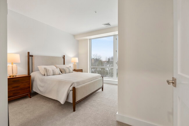 Building Photo - 1 US-1